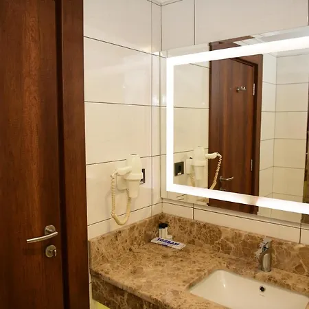 Ξενοδοχείο Turizoom Business &